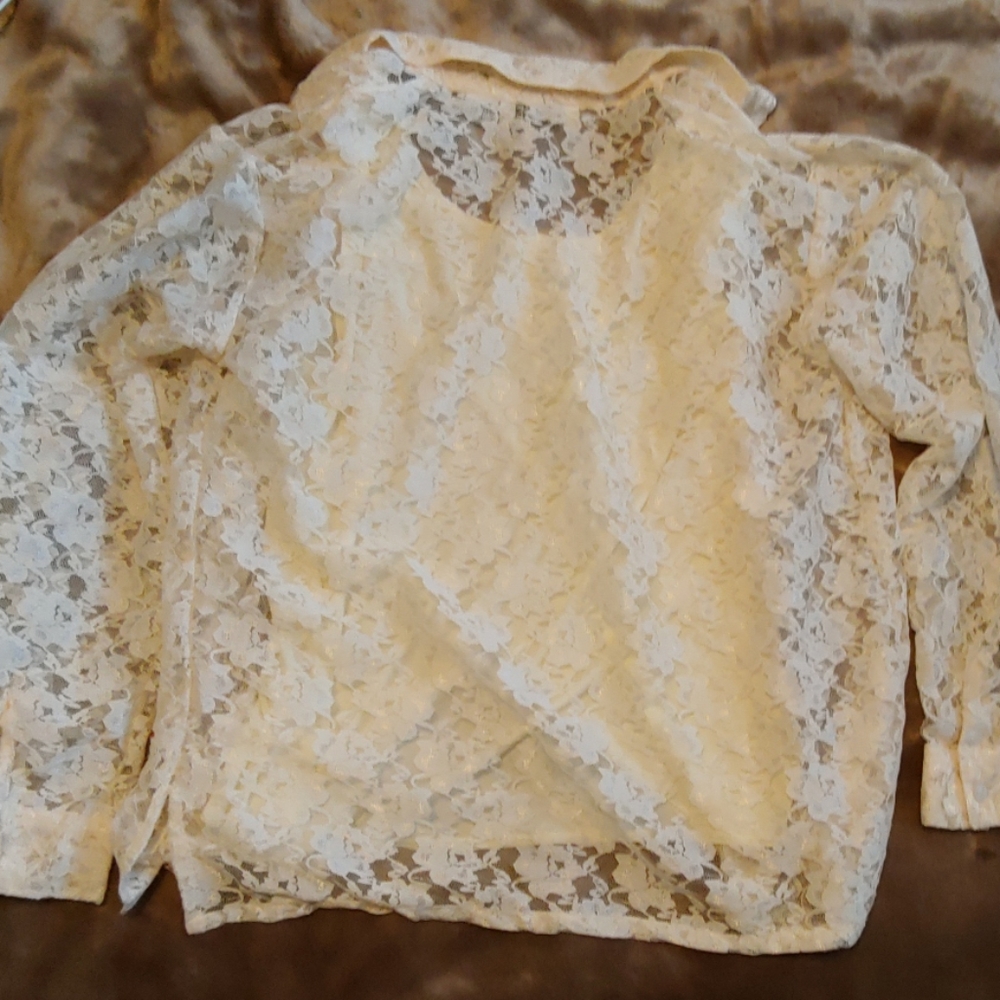 Classy top - Picture 4 of 4